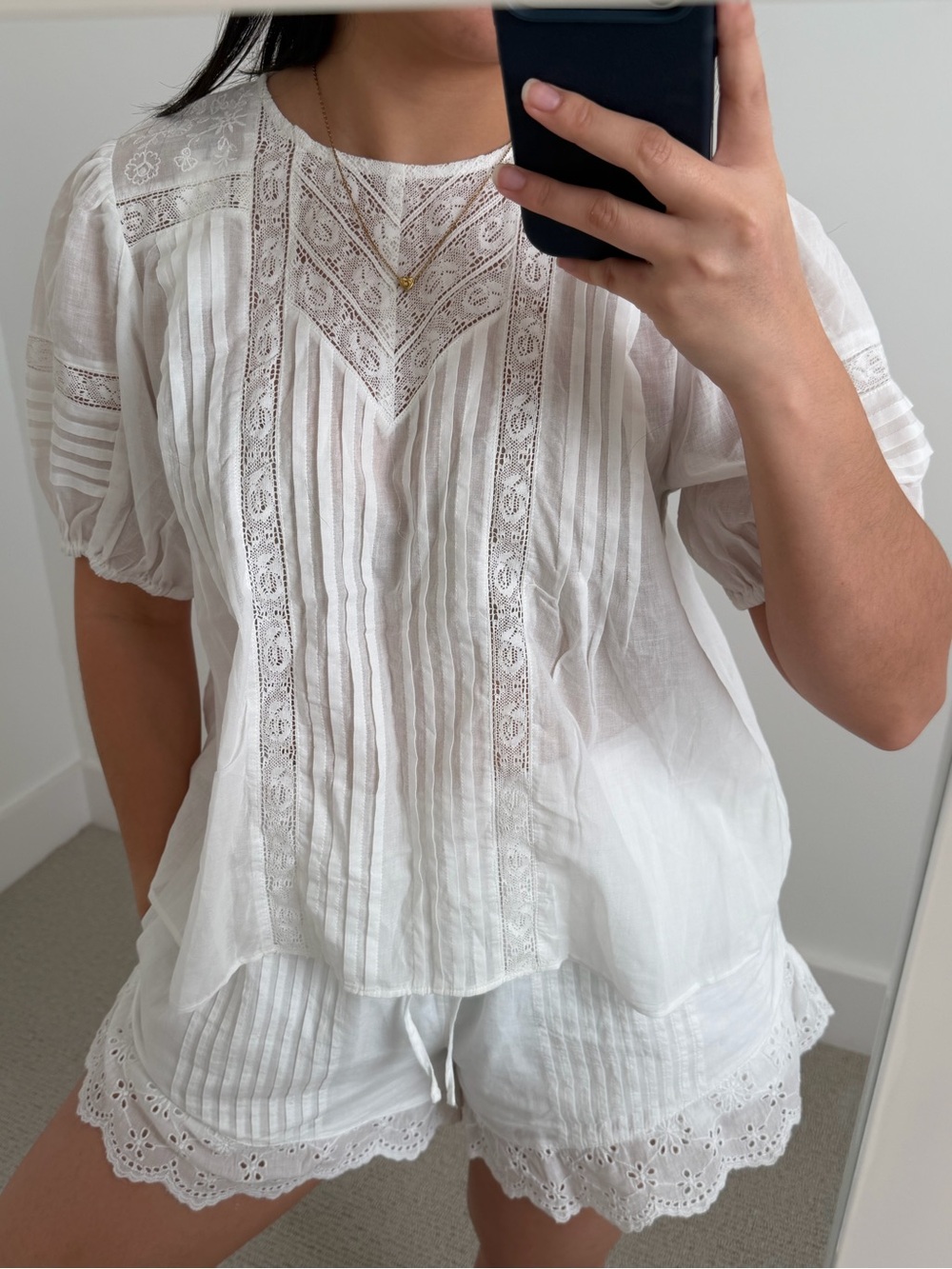 Cupcakes & Cashmere White Lace Puff Sleeve Blouse